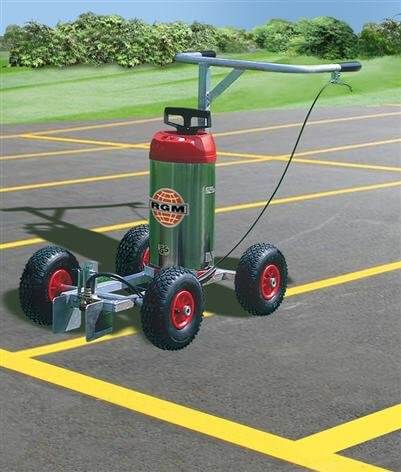 nassmarkierwagen-FM-710-zur-Parkplatzmarkierung-Hartplätze